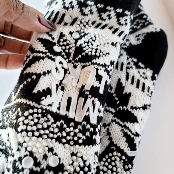 MUK LUKS  Geometric Pom-Pom Lounge Socks  Black - Picture 3 of 5